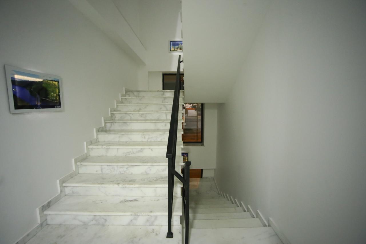 Отель West Tower Кутаиси Экстерьер фото