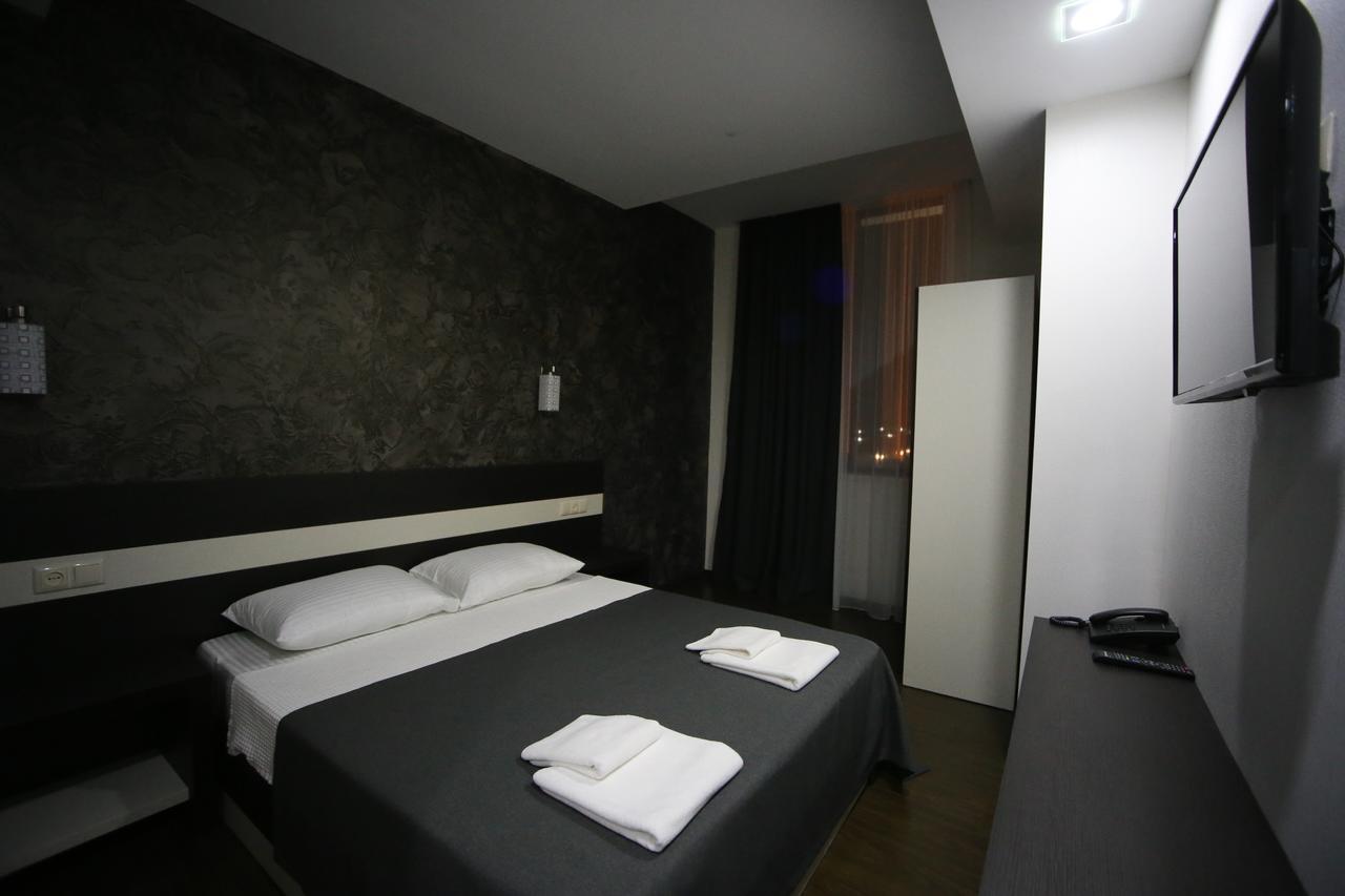 Отель West Tower Кутаиси Экстерьер фото
